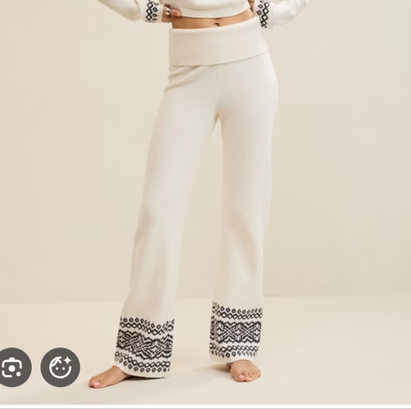 aerie Pants - Aerie Cream Pants with Black Pattern